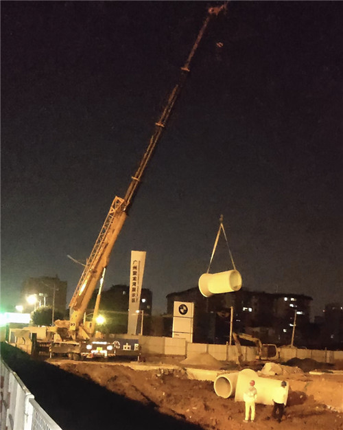 张家口市“弯臂矫正”—— 吊车的 “形变补偿” 技术