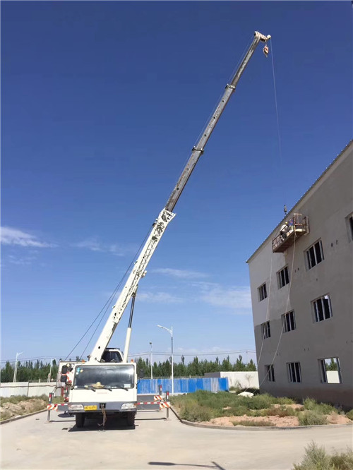 张家口市“轻装强干”—— 吊车的 “轻量化臂架” 技术