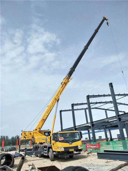 张家口市超高层建筑钢结构吊装案例